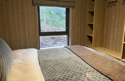 Andalsnes House | Gemütliches Ferienhaus am Fjord mit Blick auf Berge und See