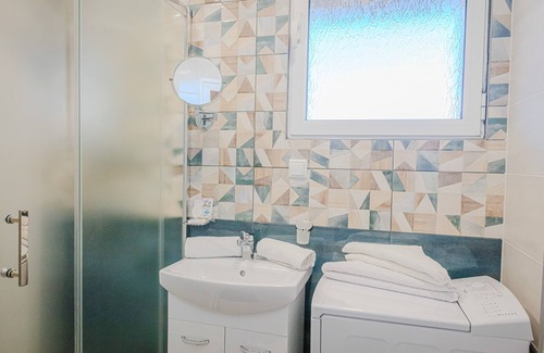 Primorski Hotel | Gemütliches Hotel, 5 Min vom Strand Entfernt. Schwimmbad mit Mineralwasser