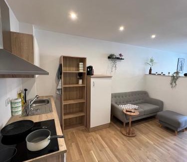 Neureut Sudlicher Teil Apartment | Gemütliches Studio-Apartment in Karlsruhe Neureut - Nähe Uni-KIT-Messe, Fußbodenheizung, Regendusche, Waschmaschine, Stellplatz