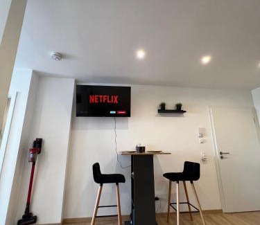 Neureut Sudlicher Teil Apartment | Gemütliches Studio-Apartment in Karlsruhe Neureut - Nähe Uni-KIT-Messe, Fußbodenheizung, Regendusche, Waschmaschine, Stellplatz