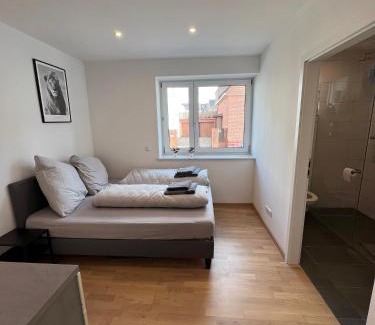Neureut Sudlicher Teil Apartment | Gemütliches Studio-Apartment in Karlsruhe Neureut - Nähe Uni-KIT-Messe, Fußbodenheizung, Regendusche, Waschmaschine, Stellplatz