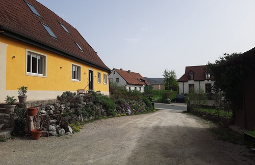 Litzendorf Apartment | Gemütliches Studio Ganz aus Holz. Langzeitmiete Geeignet