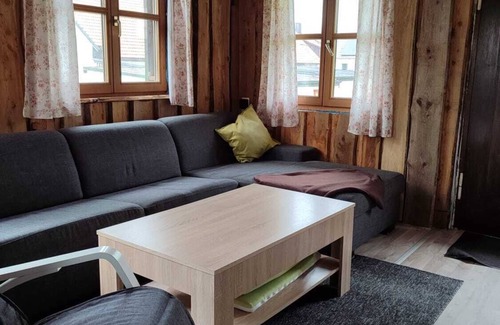 Velden Ski Chalet | Gemütliches und Liebevoll Gestaltetes Tiny House in Großem Grundstück