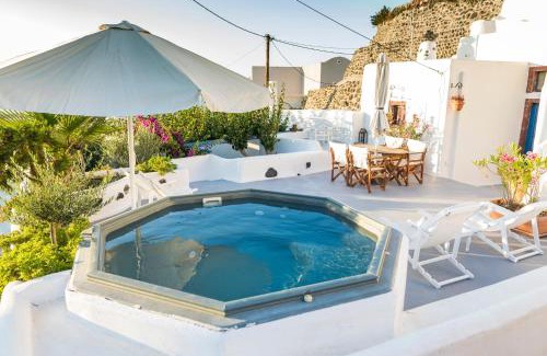 Finikia House | Gemini Cave Tzimara ,with mini plunge pool and hot tub