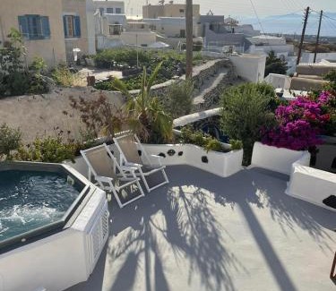 Finikia House | Gemini Cave Tzimara ,with mini plunge pool and hot tub