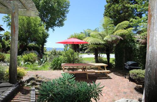 Kawaha Point Ski Chalet | Gemini Lodge