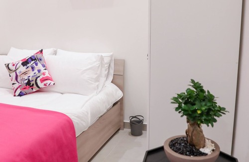 Gemmayzeh Hotel | Gemmayzeh House Fuchsia
