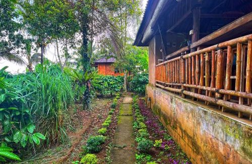 East Selemadeg Villa | Gempinis Coffee Shop and Villa
