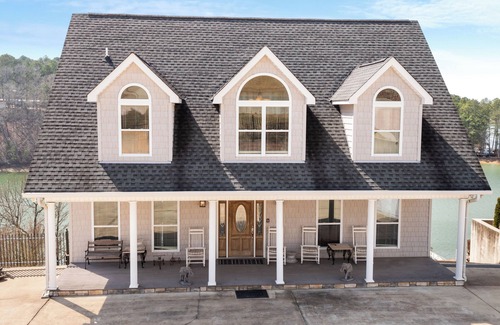 Cullman House | Generations Cove: 7 BR, 3.5 BA in Cullman, Sleeps 19