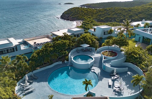 Bolongo Bay Condo | Generator! 4BR remodeled, w/BEACH and 3 POOLS!