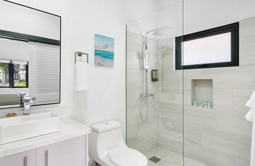 Cove Bay Hotel | Genesis Residences nMeads Bay 2 - Upstairs Unit