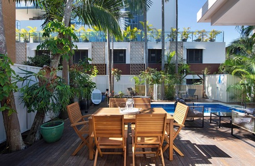 Surfers Paradise House | Genoa Beach House. - where coastal charm meets ultimate comfort. Pet friendly