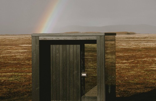 Storidalur Ski Chalet | Georg luxury lodge facing Seljalandsfoss with private spa, sauna & glass roof