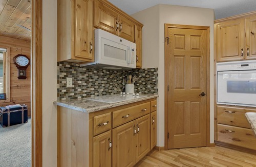 Spicer House | George Lake Luxury, 2.5 miles from Spicer!