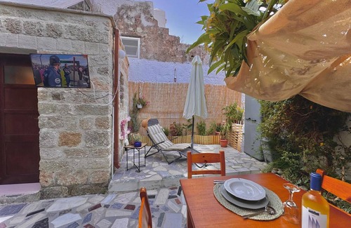 Rhodes Old Town House | George&Michael Traditional House