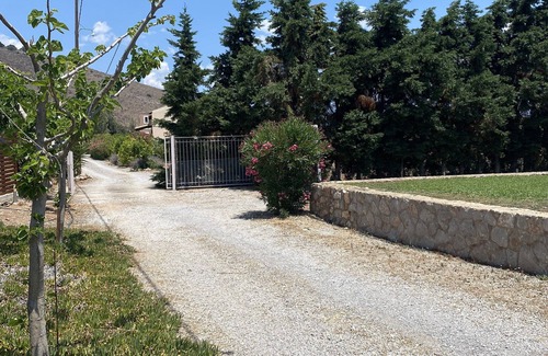 Galaxidi Villa | George's Villa Galaxidi, family, pool & garden!