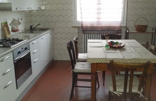 Lugo Apartment | GEORGEOUS & SUNNY RENOVATED + AC APARTMENT 4 SLEEPINGS STORIC/CENTRAL CITY LUGO