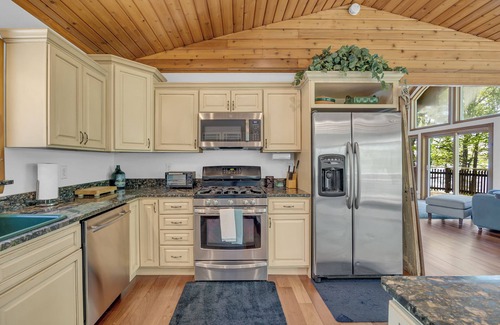 Franklin House | Georges Pond Hideaway - Bright and Sunny Oasis!