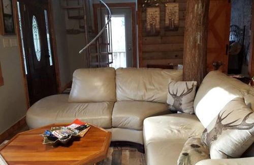 Claxton House | Georgia's Coziest Riverside Retreat: Cabin Adventure in Claxton