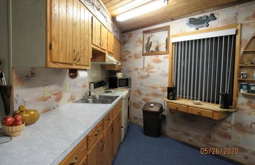 Claxton House | Georgia's Family-Friendly Octagon Cabin Getaway in Claxton