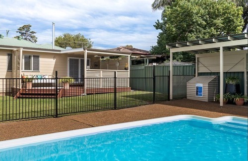 Cessnock House | Georgie’s Hunter Valley Home with Wifi * fire & pool & Netflix