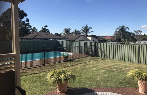 Cessnock House | Georgie’s Hunter Valley Home with Wifi * fire & pool & Netflix