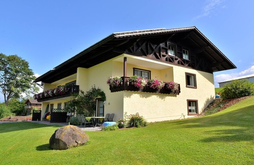 Grafenried Apartment | Geräumige Wohnung mit Sauna