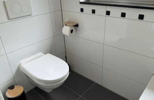 Rensingstraße Apartment | Geräumiges Apartment mit XXL Leinwand I Parkplatz I WiFi