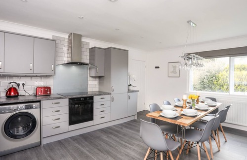 Bodffordd House | GER Y LLAN, pet friendly, character holiday cottage in Llangefni
