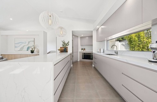 Korora House | Gerald's Break Away - Style and luxury with Pool