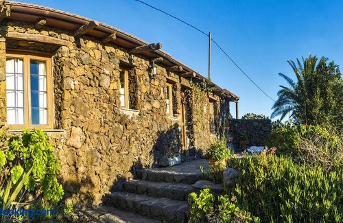 Valverde House | Geranios Rojos II