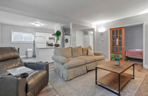 Downtown Columbus Apartment | German Village Hidden Gem - 3 BR, Parking l Value