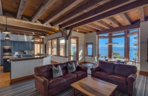 Lake Forest House | Gerry G. - Lakefront - TLUXP
