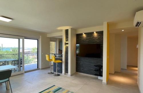 Maslenica Apartment | Geschmacksvolle Ferienwohnung mit Pool nur 60 m vom Strand für bis 5 Personen