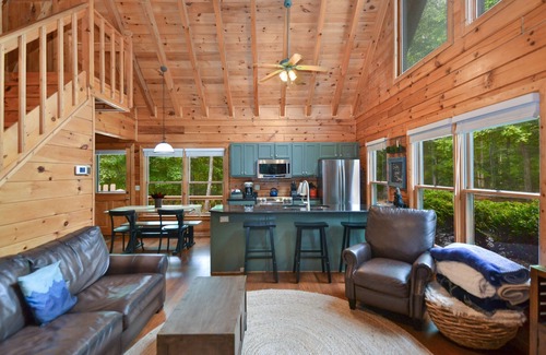 Blue Ridge House | Get away from it all in this cozy cabin nestled in the woods.