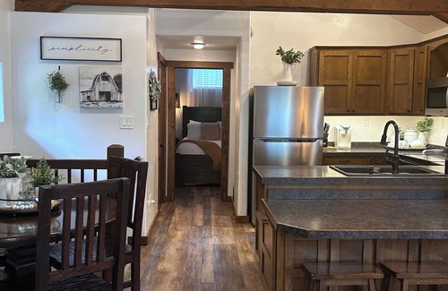 Ronan Cabin | Get away from the stress and strain of life at this romantic mountain cabin.