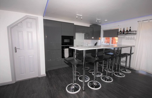 Peacehaven House | Get Away Home With Hot Tub Sleeps 7