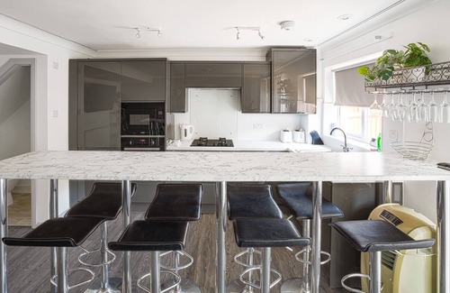 Peacehaven House | Get Away Home With Hot Tub Sleeps 4