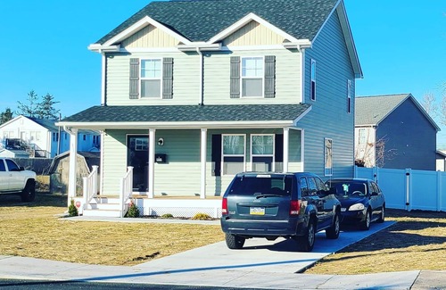 Milford House | Get away in New home away from home Near the beach!
