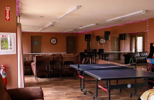 Waynesboro Hotel | Get away to Creeks Bend Room 61