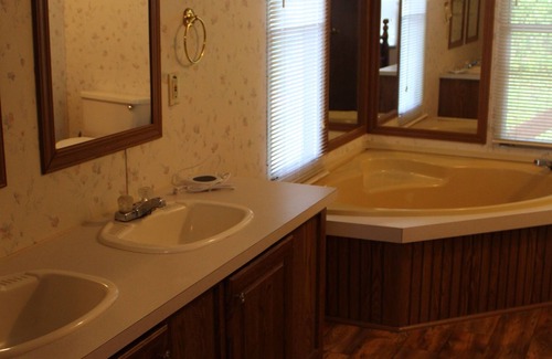 Luray House | Get away to peaceful solitude