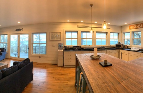 Georgetown Cottage | Get back to easy living! Walk to the beach, relax on the rocks. Dogs welcome