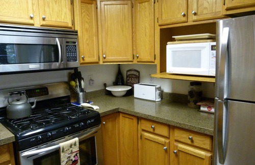 Pla-Vada Woodlands House | get ready for LOTS of snow! Cozy cabin- private sled hill, close ski resorts