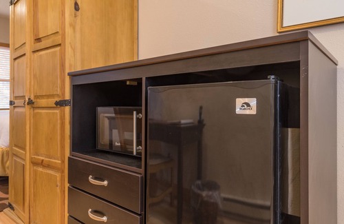 Mountain Village Hotel | Get the Perks of the Bear Creek Lodge in Private Pet-Friendly Lock-Off Room