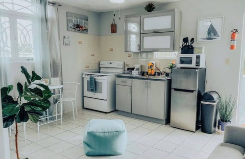 Sabana Abajo Apartment | Getaway 7 min to airport and Isla verde beach, full a/c