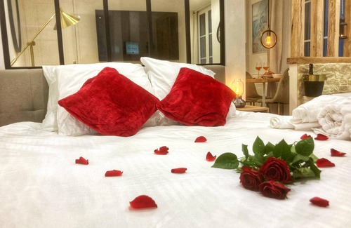 Chartres Apartment | Getaway at Le Petit Paris - Cocoon & Spa & Sauna