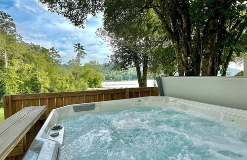 Cedar Bluff Apartment | Getaway at "The Den" - Pool, Hot tub, fire pit, & lake access!