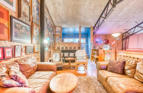 Rockaway Beach Hotel | Getaway Bar on Easy Street