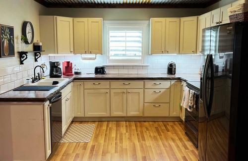 Hulbert Cabin | Getaway Cabin: Fort Gibson Lake Retreat with Spacious Patio for Family & Friends