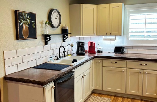 Hulbert Cabin | Getaway Cabin: Fort Gibson Lake Retreat with Spacious Patio for Family & Friends